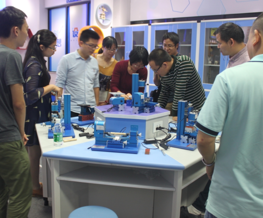 How Does Power Transmission Take Place in a Lathe Machine?