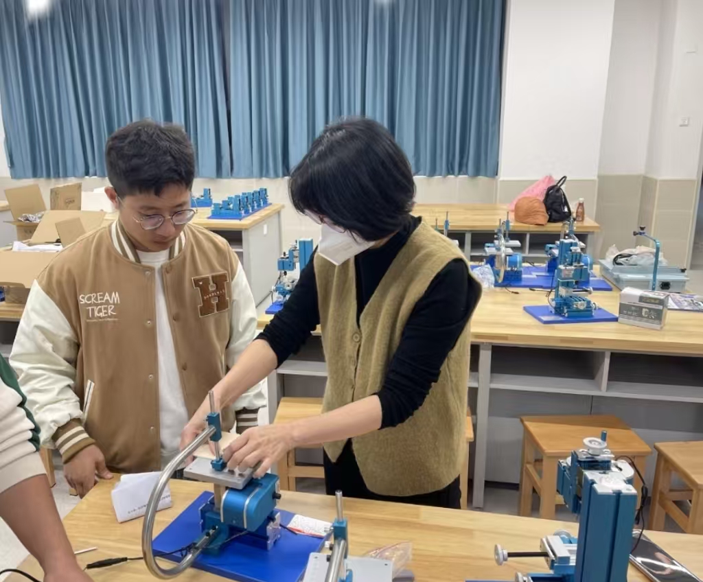 What are some metal lathe projects for beginners?