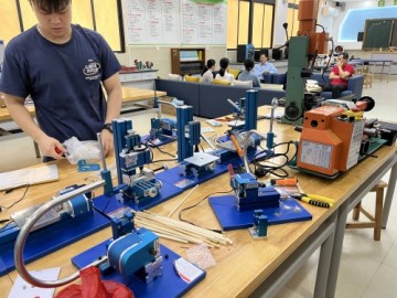 Twelve Key Experiences in CNC Machining