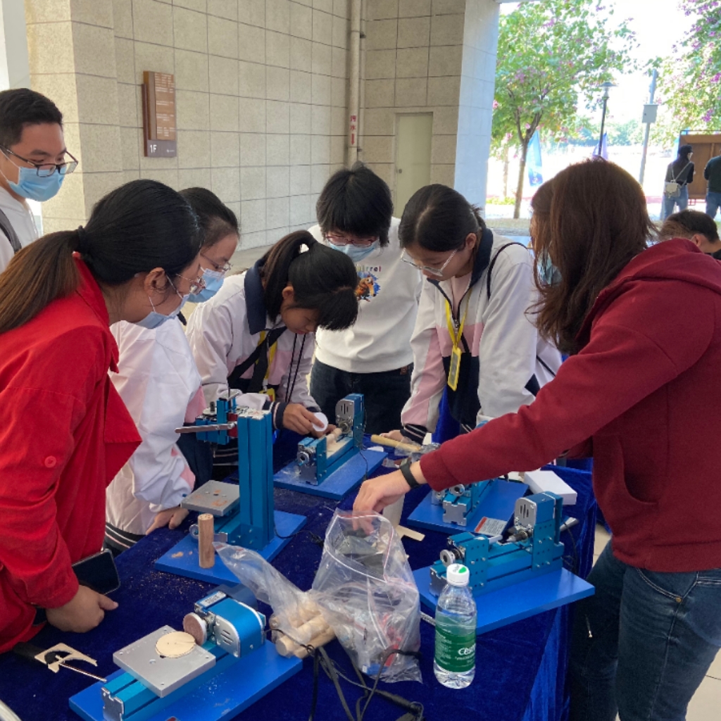 1762940302993157.jpg lather.jpg